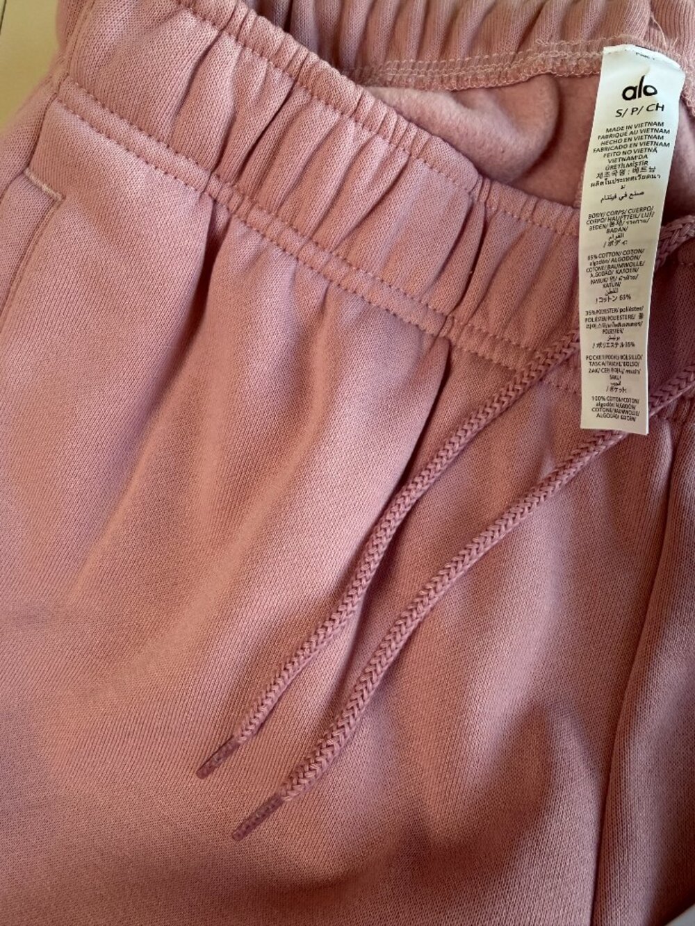 NWT Alo Yoga Accolade Crew Pullover & Short Set Vintage Pink S 🎒✨ BTS - Picture 10 of 16